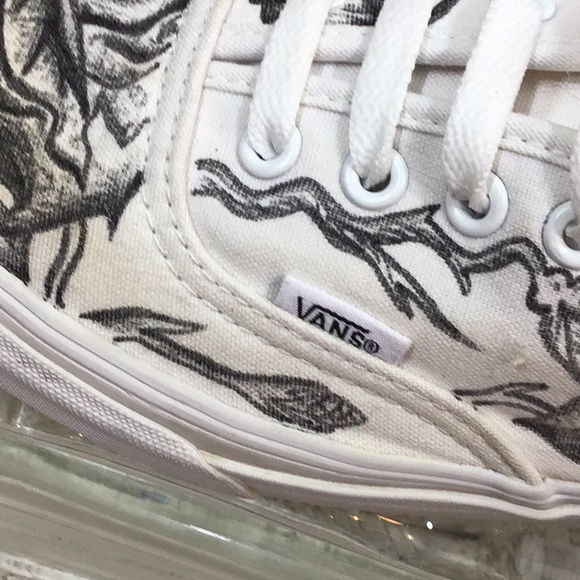 Vans custom black rose design sneakers 7.5 - Picture 9 of 12